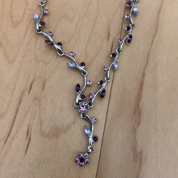 Fashionable necklace with rhinestone design - Picture 2 of 4